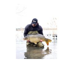 ŠILTOVKA SQUAT CARP BLACK´N´BLACK